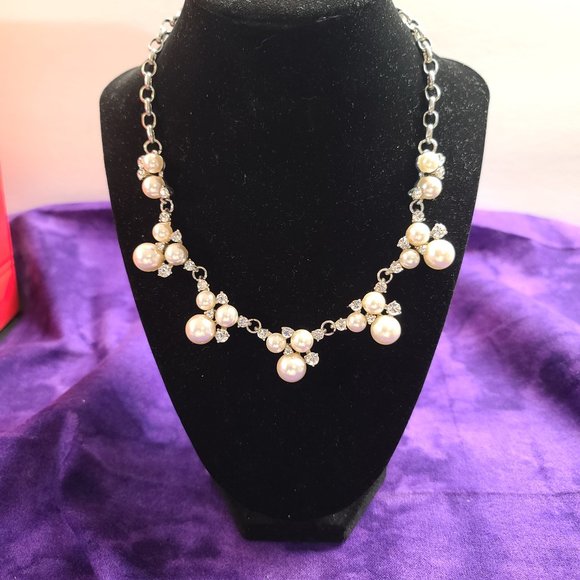 Unmarked Jewelry - Beautiful Faux Pearl Necklace with Clusters... Could be consider a choker